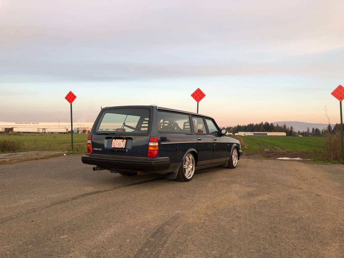 Volvo-240-wagon-1991-blue-1