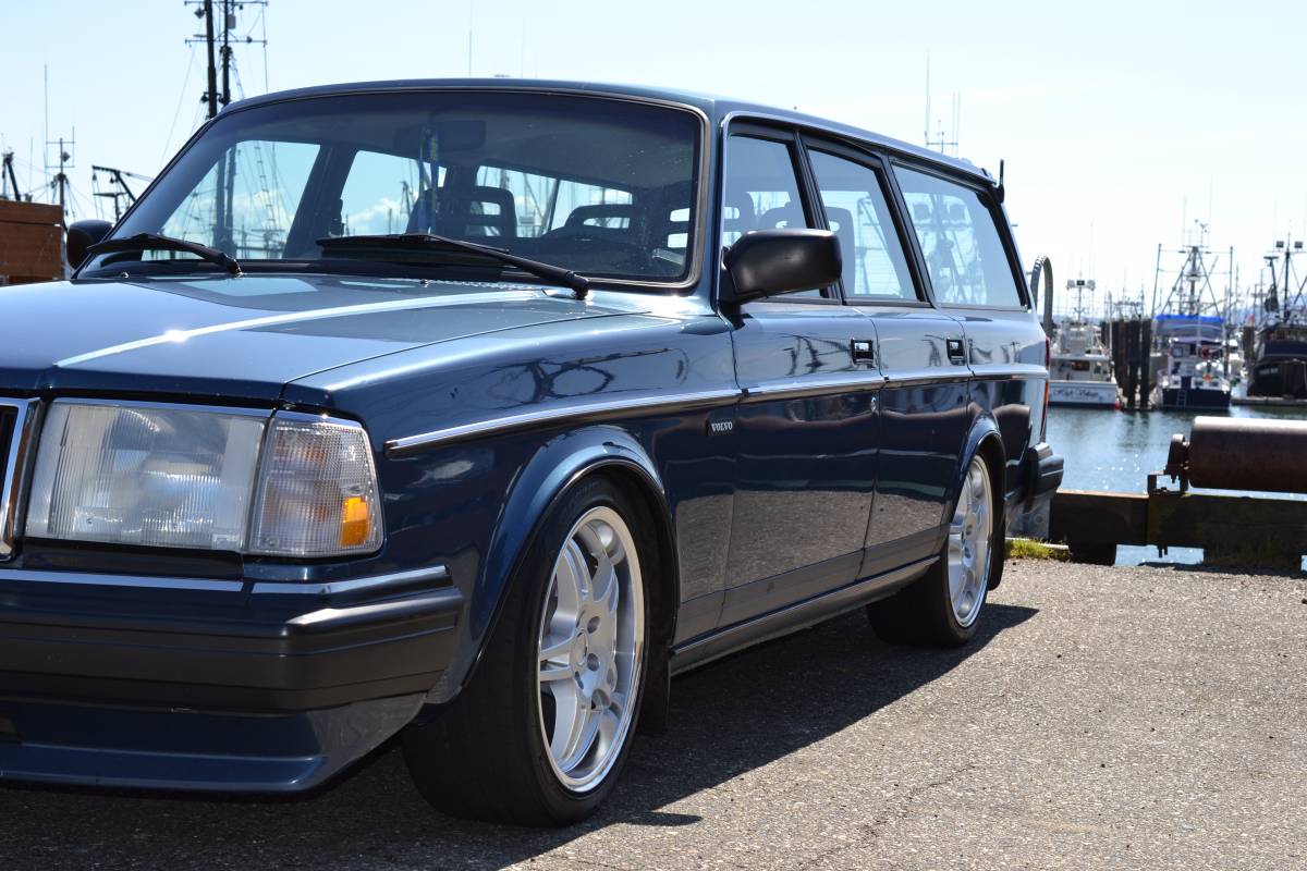 Volvo-240-wagon-1991-blue-7