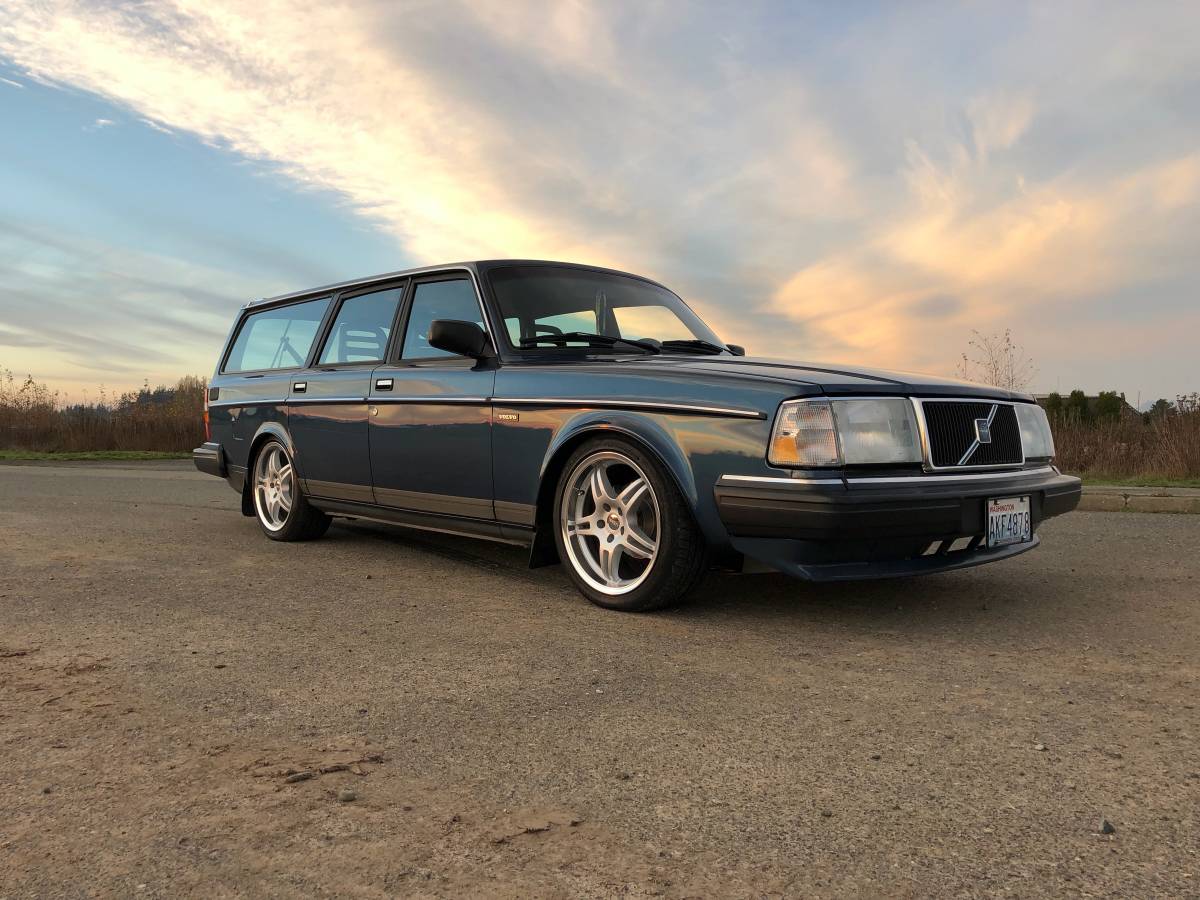Volvo-240-wagon-1991-blue
