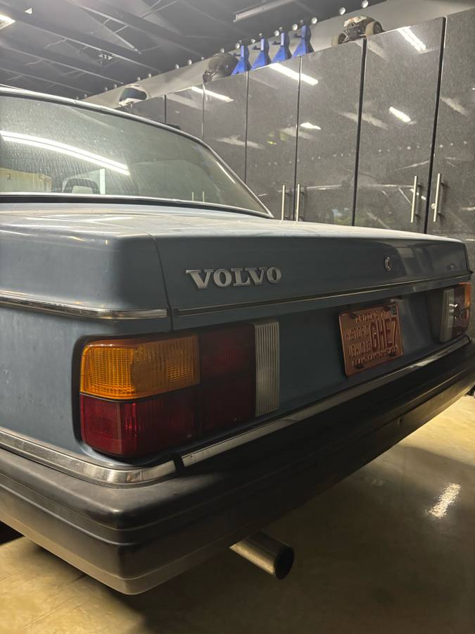 Volvo-242-dl-1983-blue-2