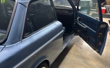 Volvo-242-dl-1983-blue-3