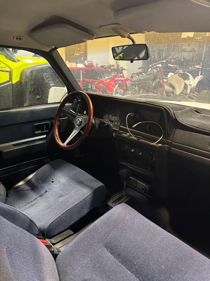 Volvo-242-dl-1983-blue-6