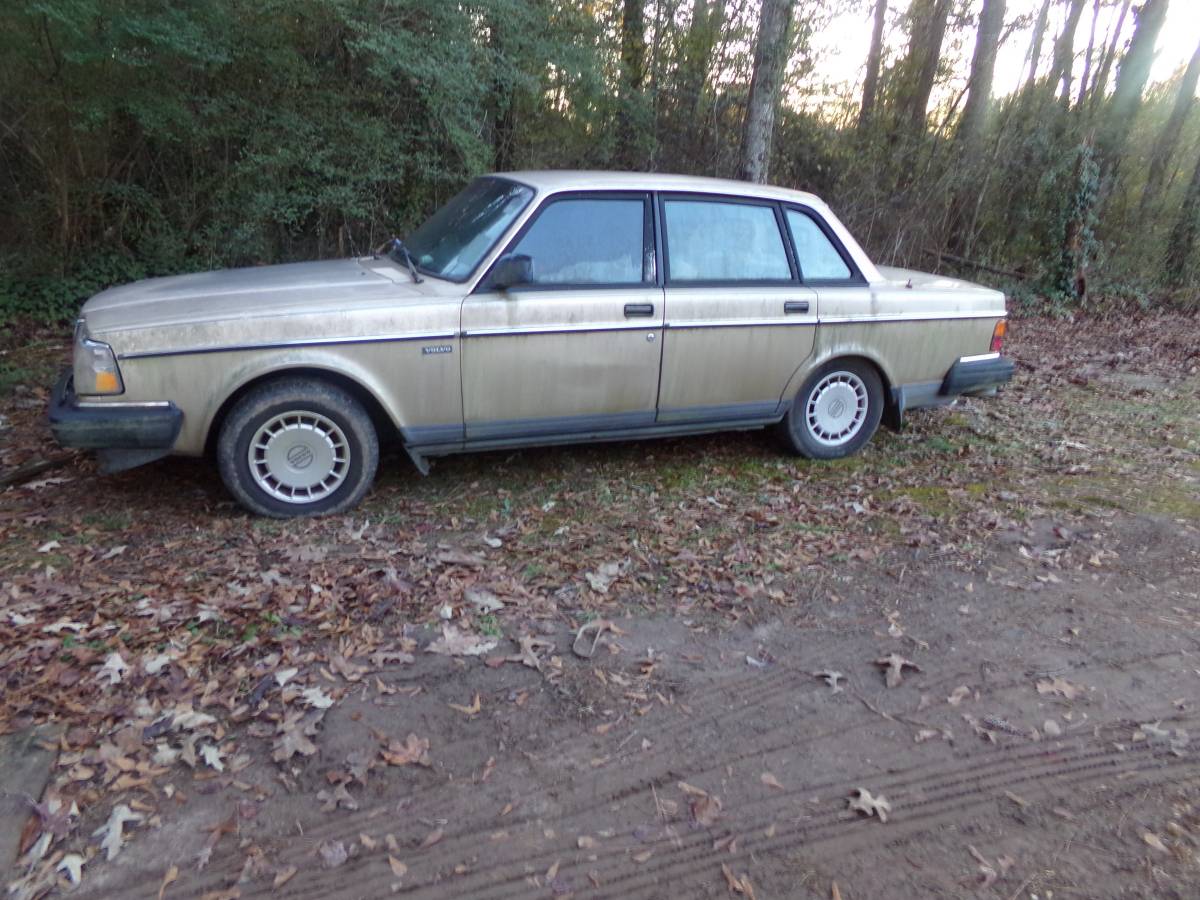 Volvo-244-1991-brown-2