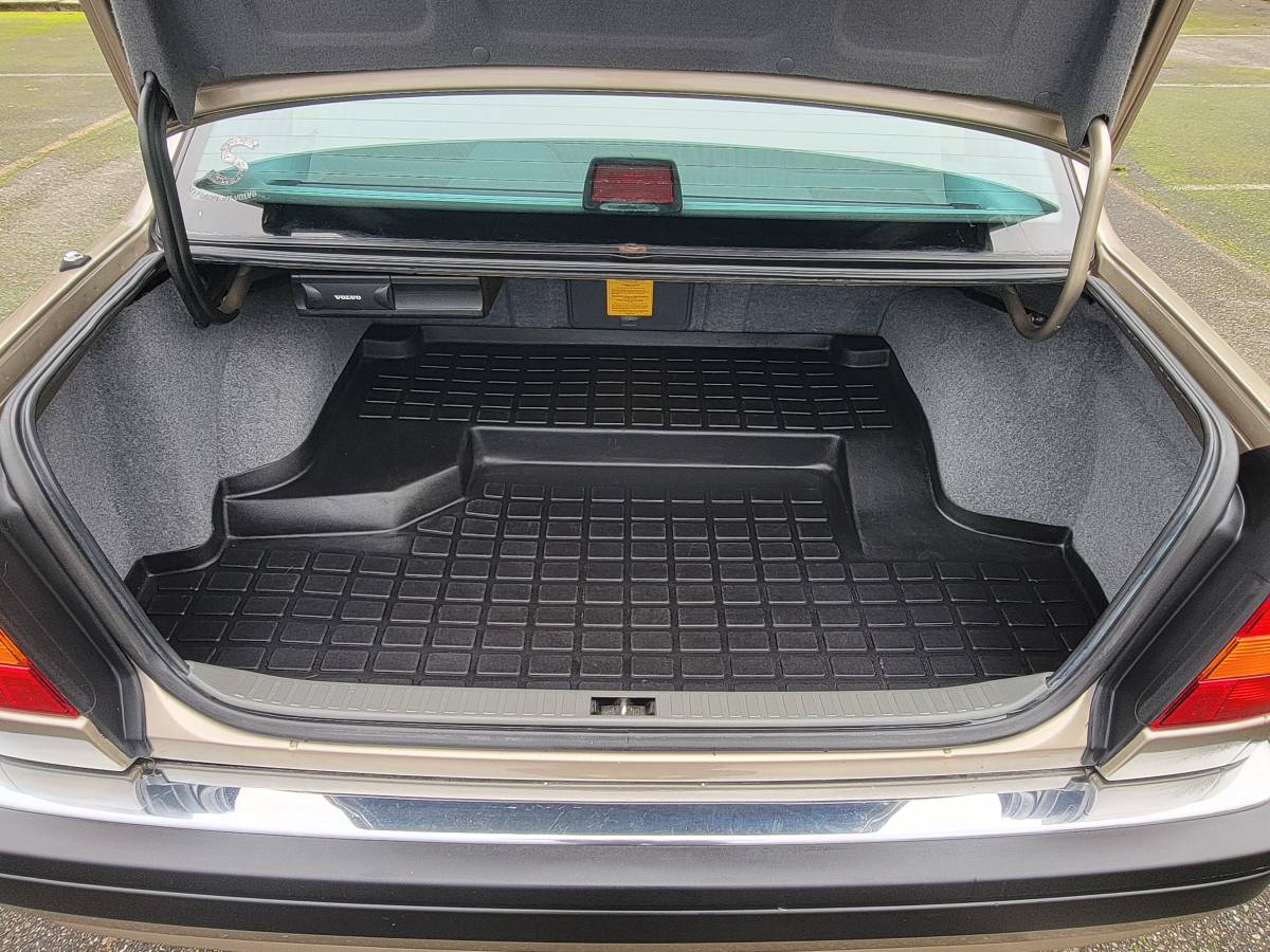 Volvo-960-series-1994-brown-19