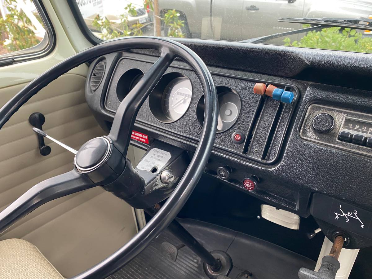 Vw-panel-bus-1971-white-5