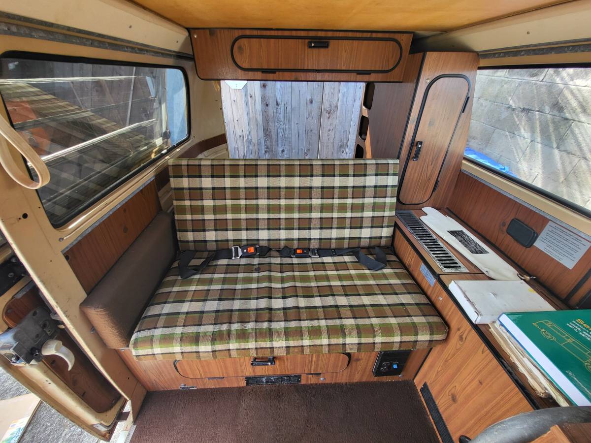 Vw-westfalia-camper-bus-1979-yellow-14