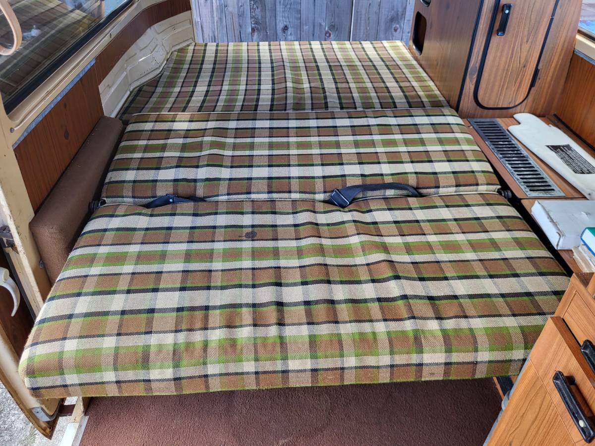 Vw-westfalia-camper-bus-1979-yellow-15