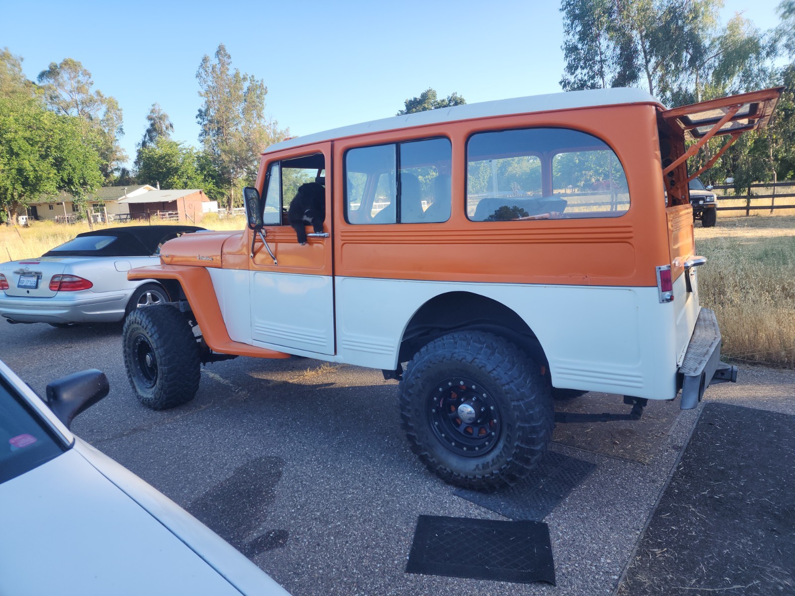 Willys-Overland-Model-90-1960-SUV-11