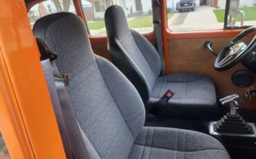 Willys-Overland-Model-90-1960-SUV-12