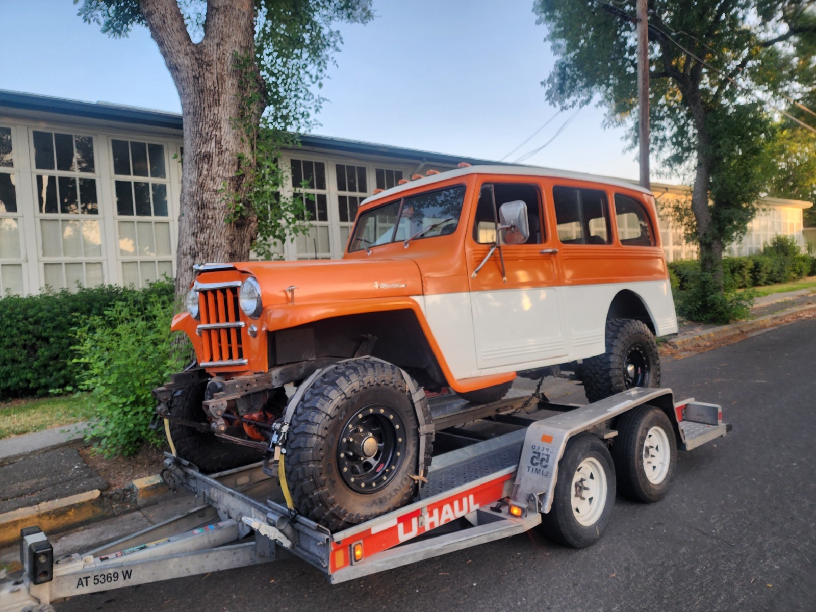 Willys-Overland-Model-90-1960-SUV-22