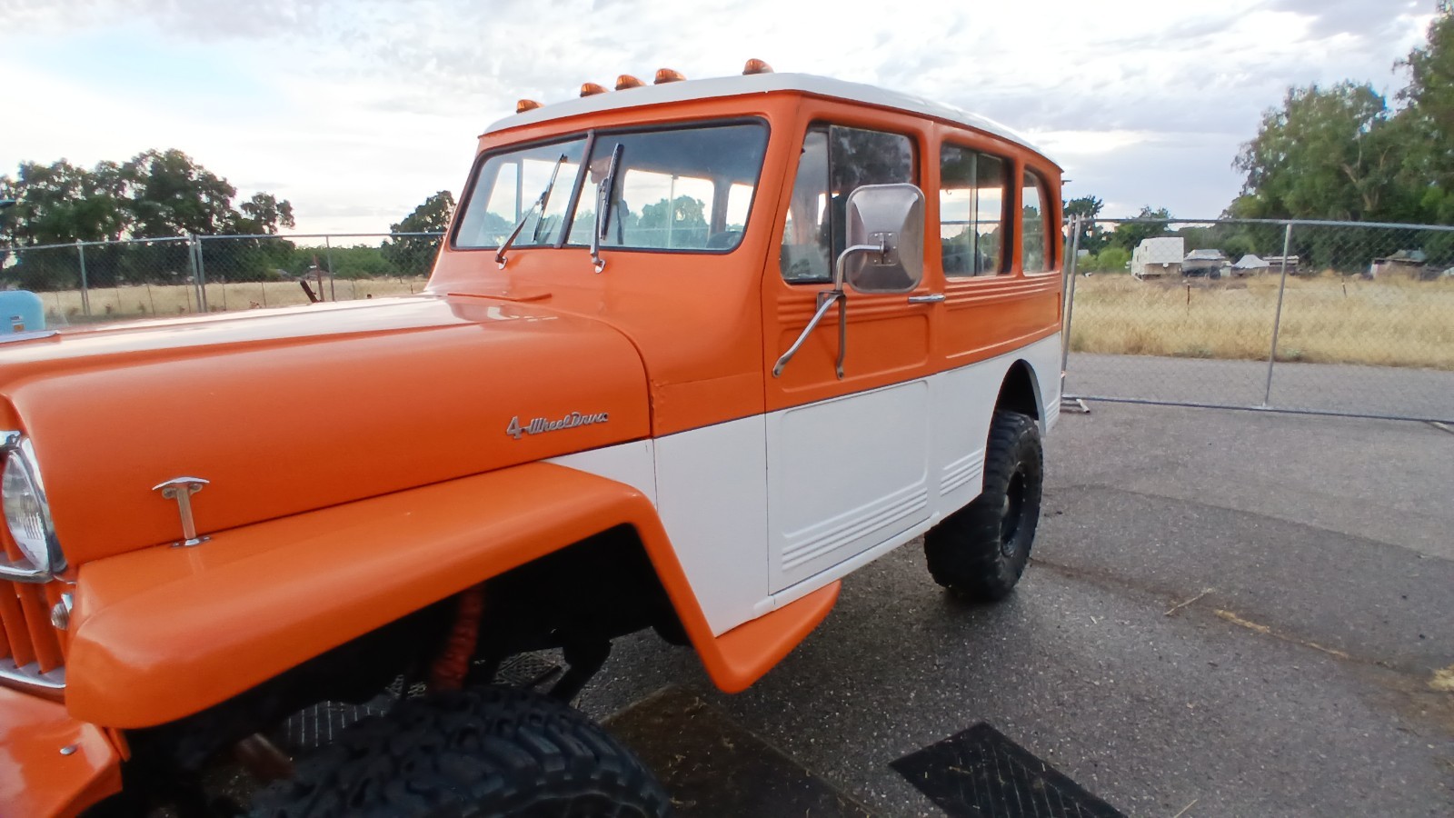 Willys-Overland-Model-90-1960-SUV-8