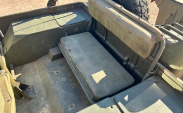 Willys-jeep-1945-green-1