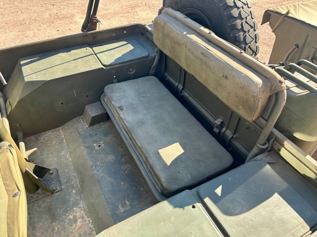 Willys-jeep-1945-green-1