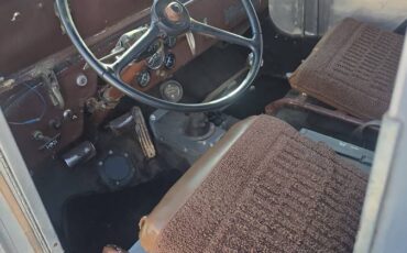 Willys-jeep-1947-brown-1