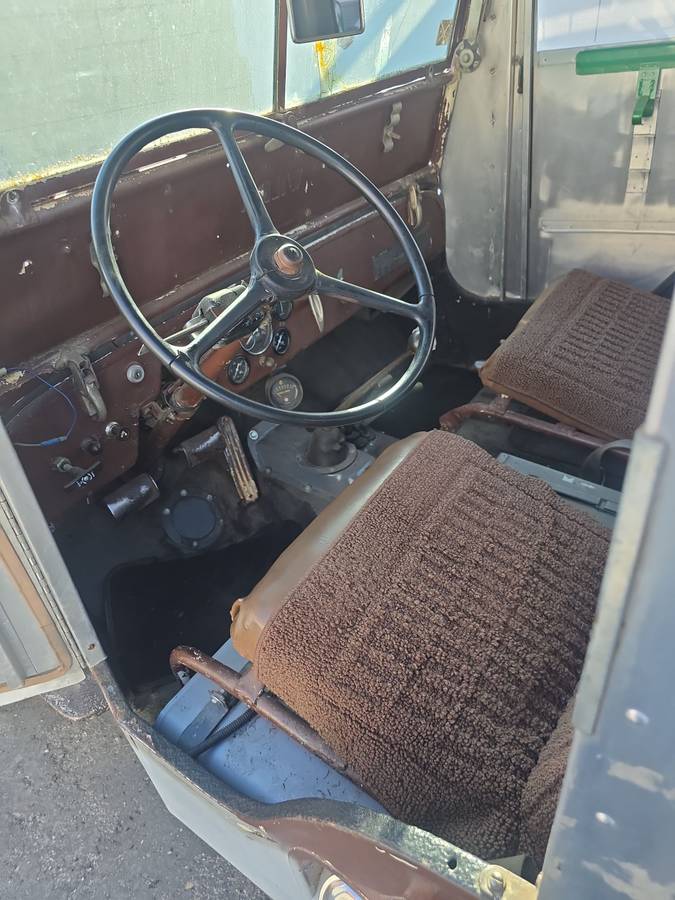 Willys-jeep-1947-brown-1