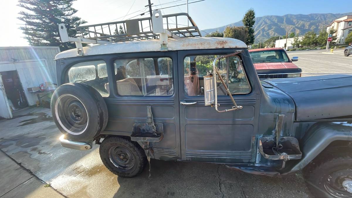 Willys-station-wagon-suv-1951-green-2