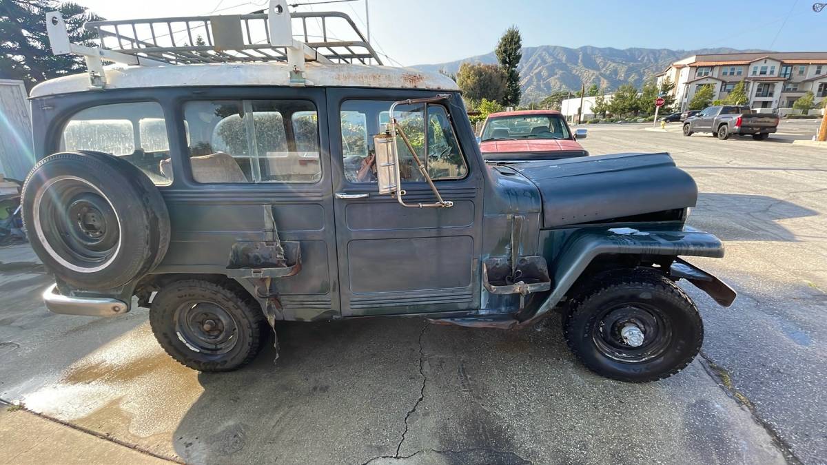 Willys-station-wagon-suv-1951-green-7