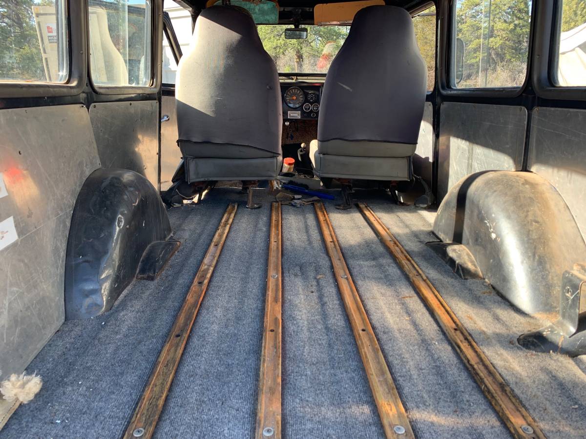 Willys-utility-wagon-1960-grey-1