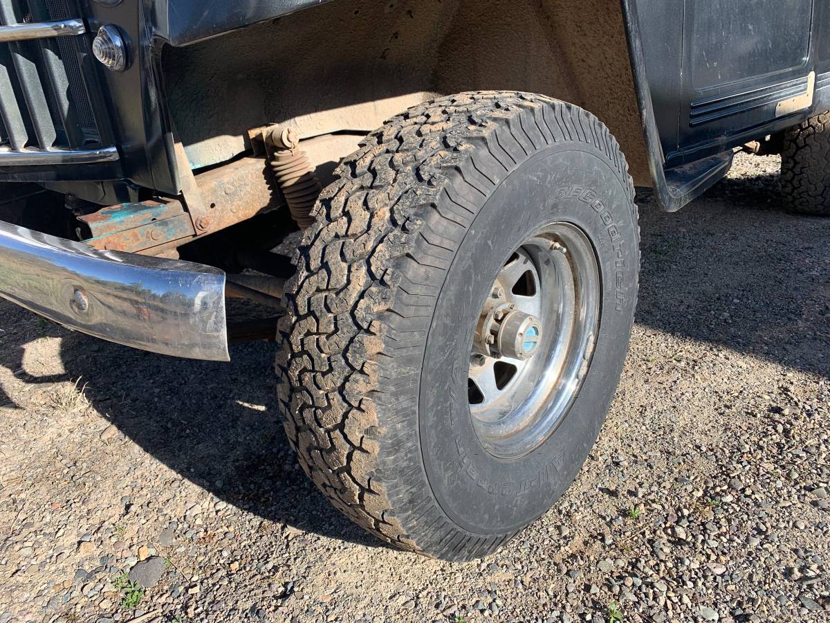 Willys-utility-wagon-1960-grey-3