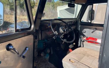 Willys-utility-wagon-1960-grey