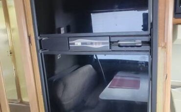 Winnebago-1991-white-7