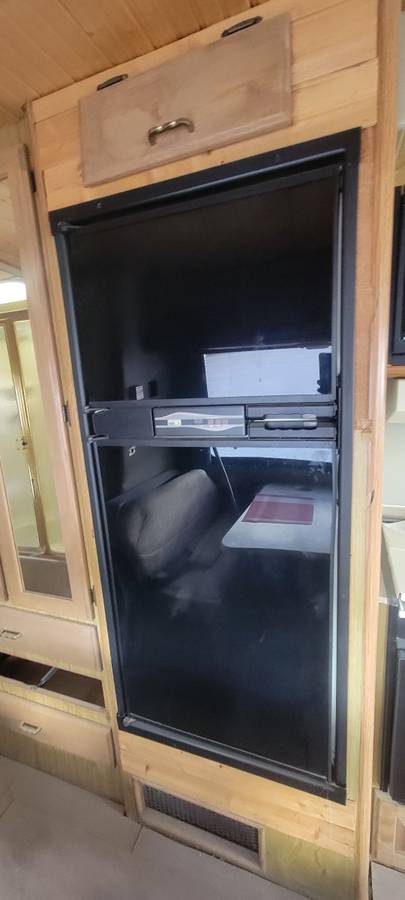 Winnebago-1991-white-7