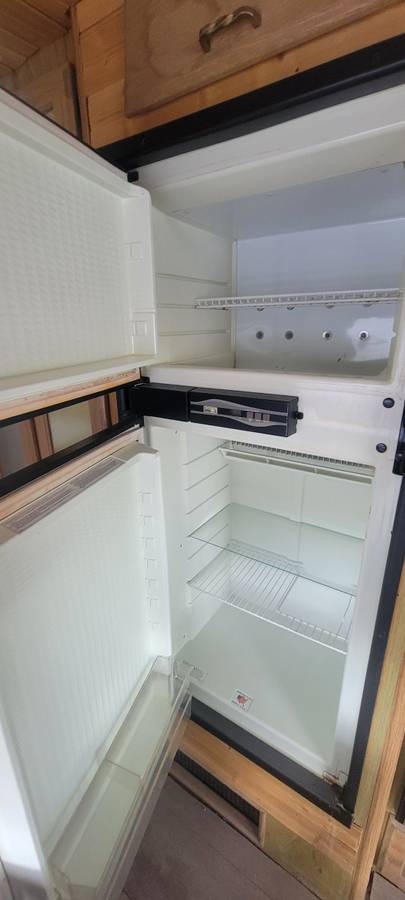 Winnebago-1991-white-8