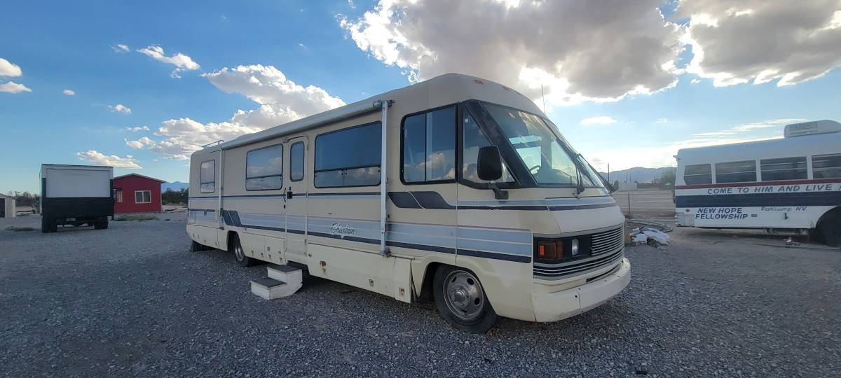 Winnebago-1991-white