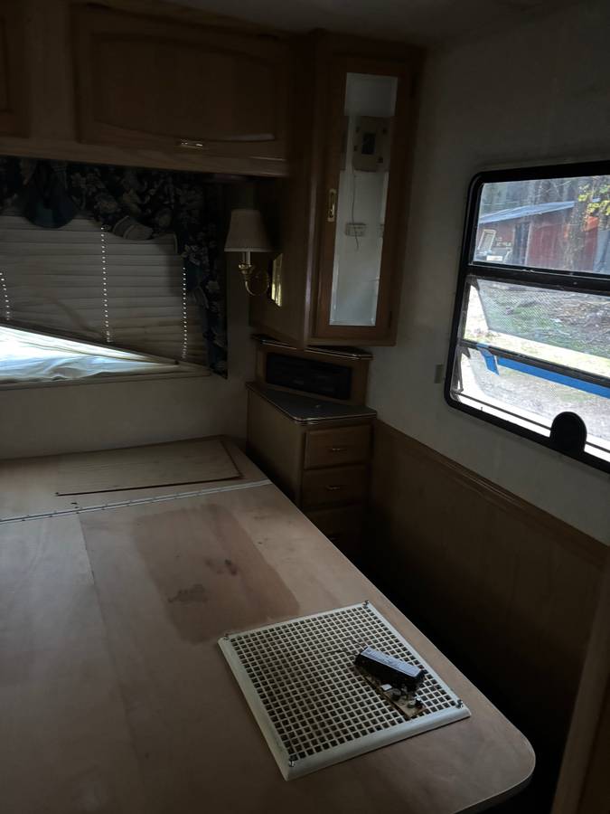 Winnebago-vortex-1996-silver-5