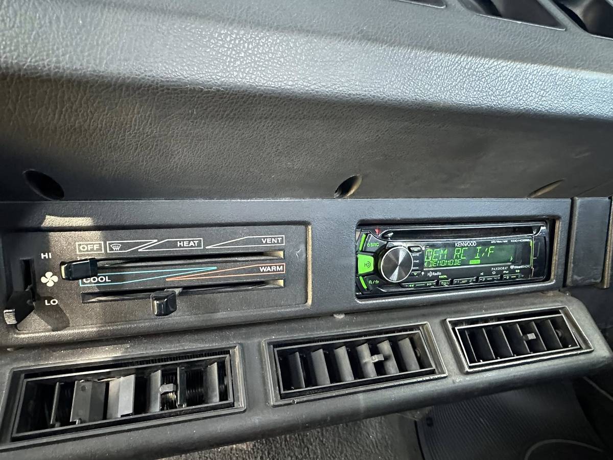 Wrangler-renegade-4.0-1993-white-16