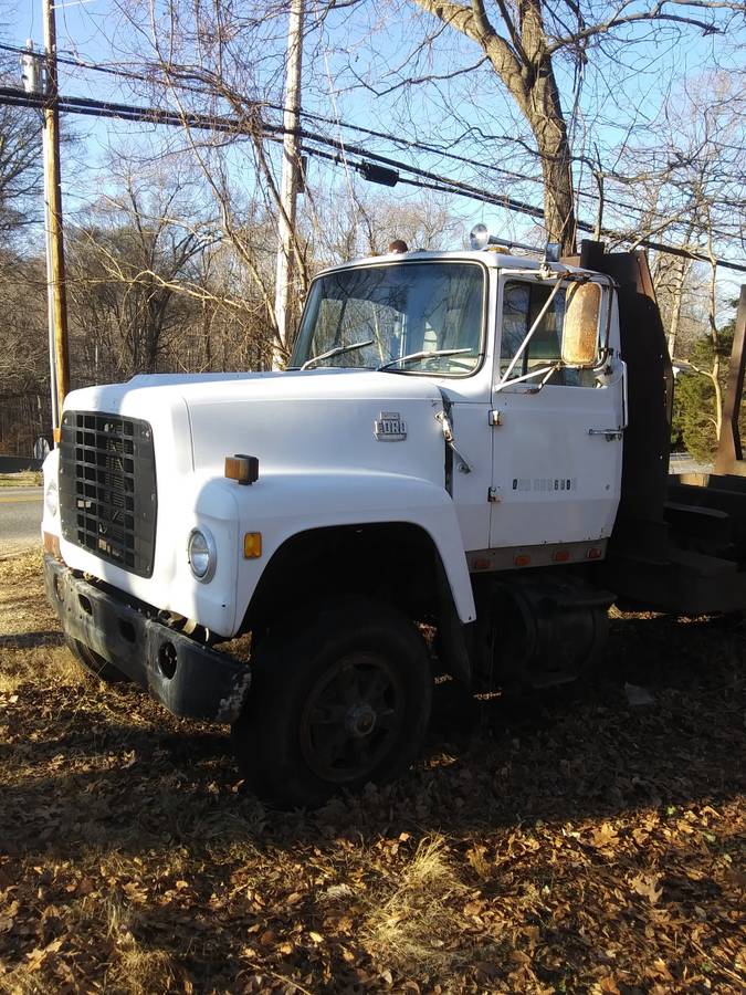 ford-8000-diesel-1982-white