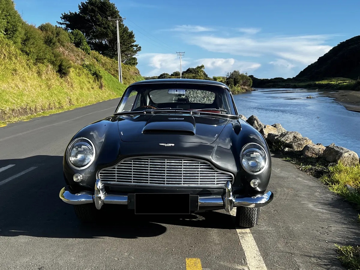 Aston-martin-Db5-1964-Gray-Red