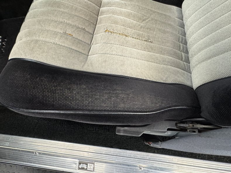 Buick-Regal-1987-Black-Gray-42