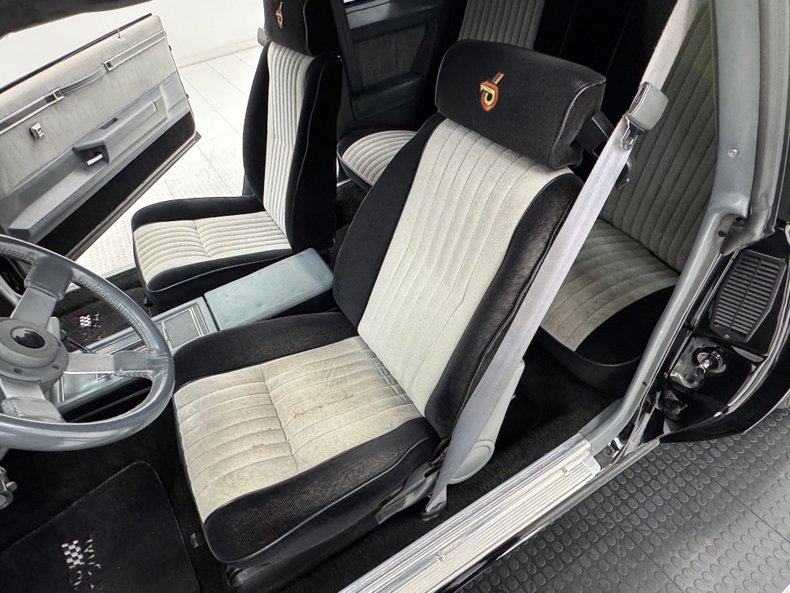 Buick-Regal-1987-Black-Gray-8