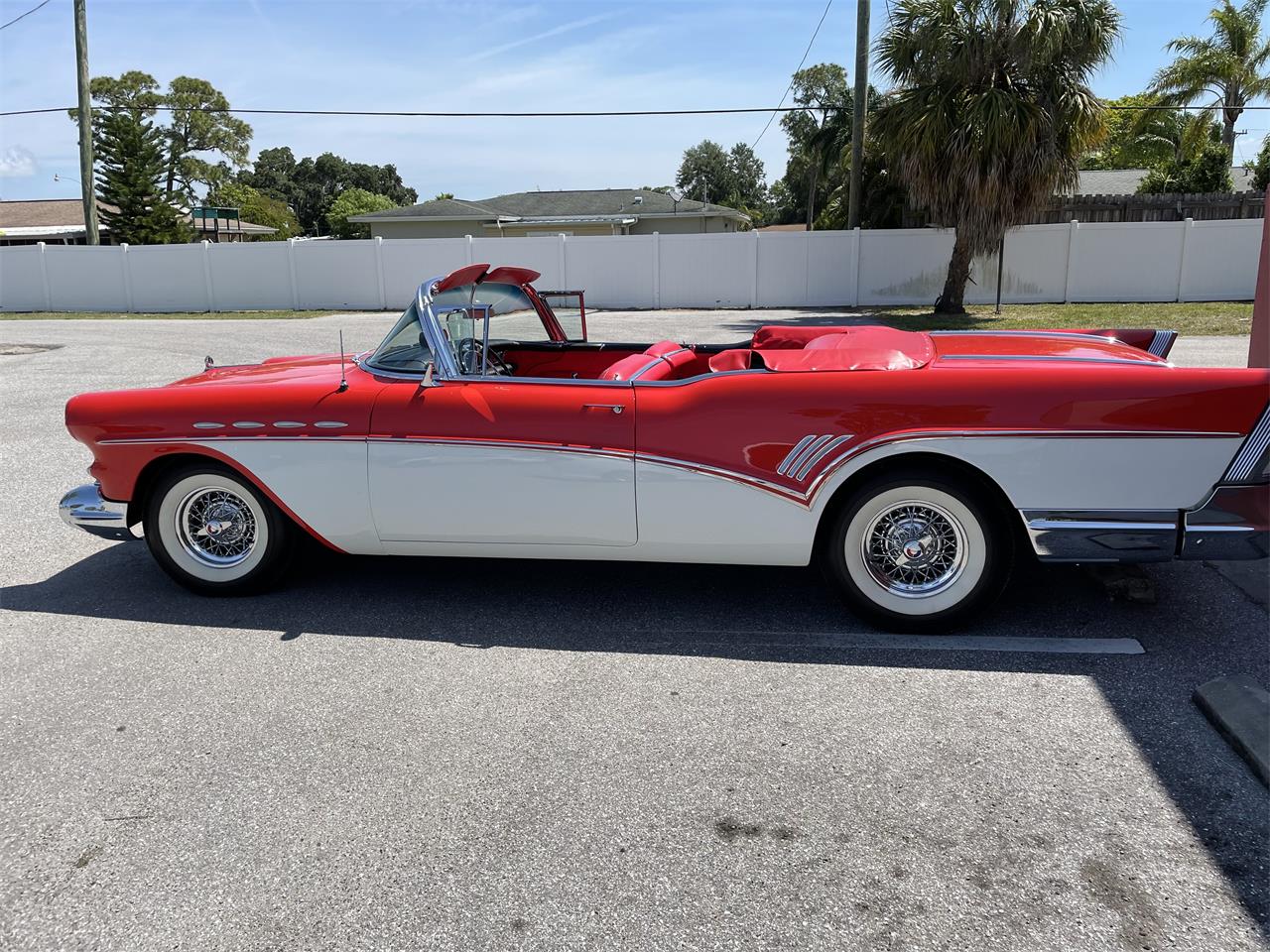 Buick-Roadmaster-1957-Seminole-Red-amp-White-Red