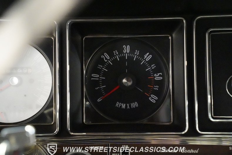 Buick-Skylark-1972-Fire-Red-White-37