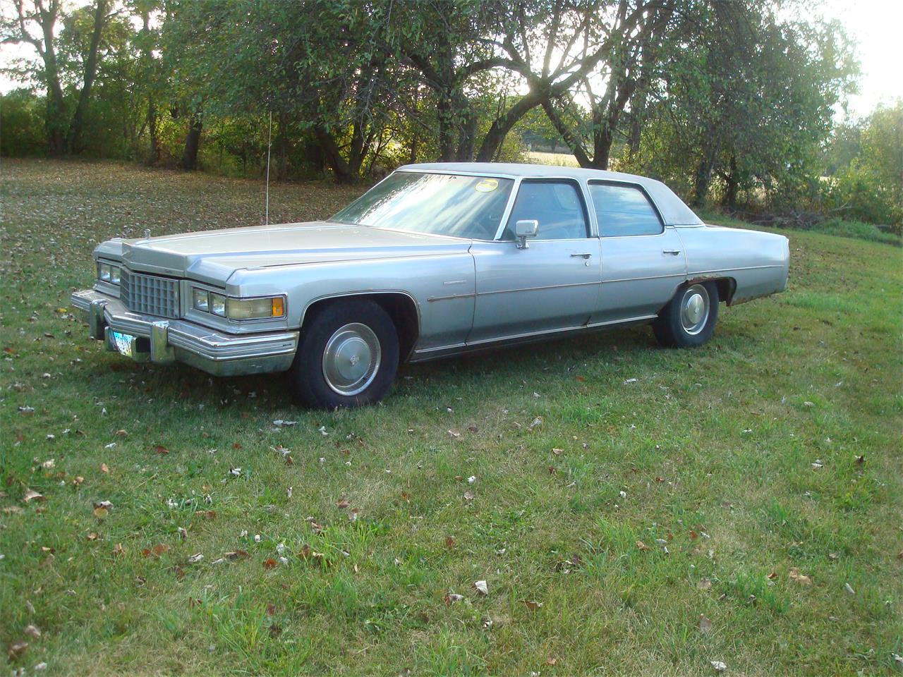 Cadillac-Fleetwood-brougham-delegance-1976-Silver-Silver