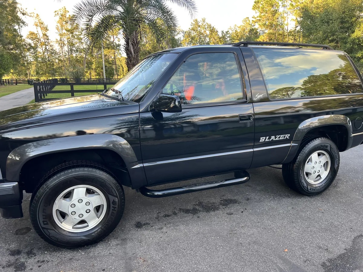 Chevrolet-Blazer-1993-Black-Burgundy