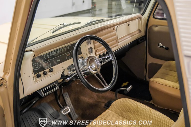 Chevrolet-C10-1966-Tan-Tan-2