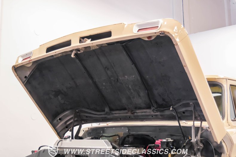 Chevrolet-C10-1966-Tan-Tan-31