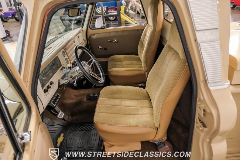 Chevrolet-C10-1966-Tan-Tan-34
