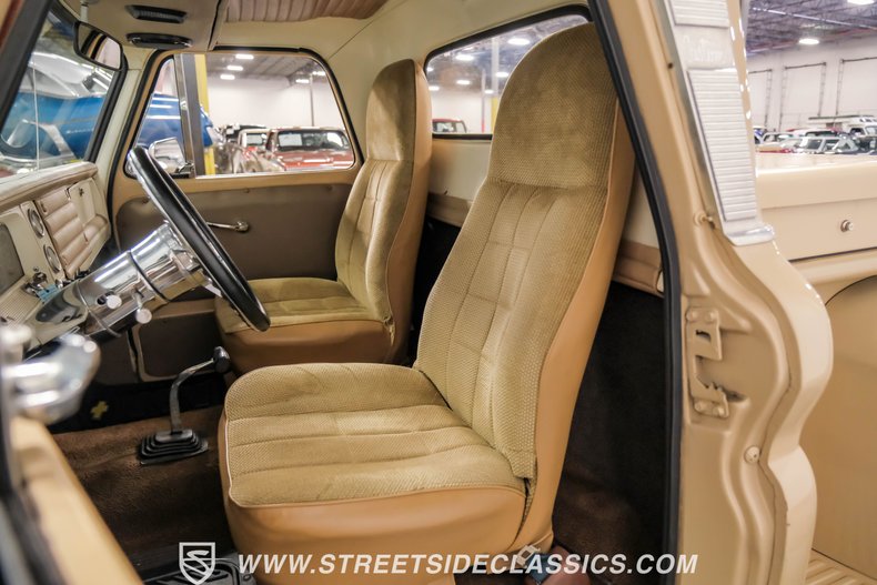 Chevrolet-C10-1966-Tan-Tan-43