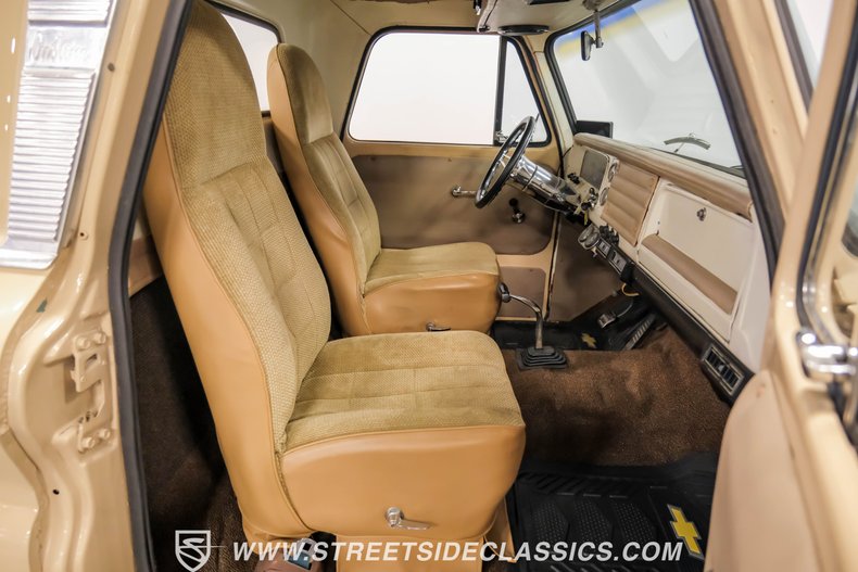 Chevrolet-C10-1966-Tan-Tan-45