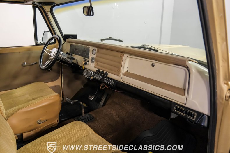 Chevrolet-C10-1966-Tan-Tan-46
