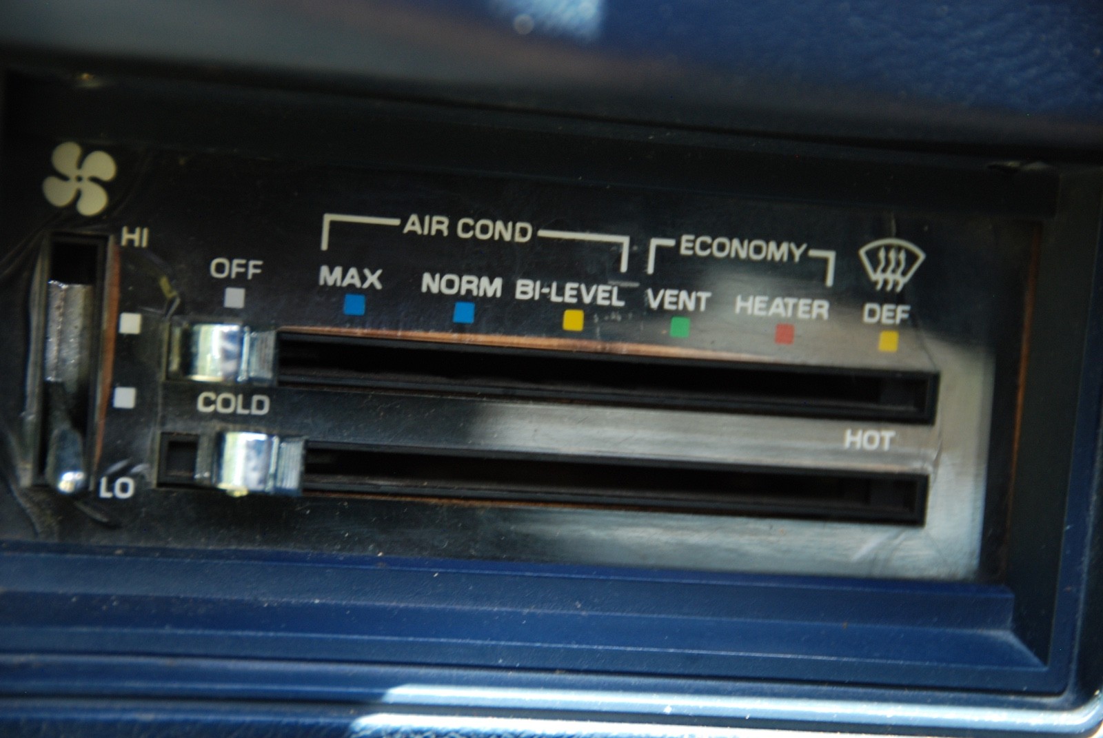 Chevrolet-Camaro-1981-Coupe-14