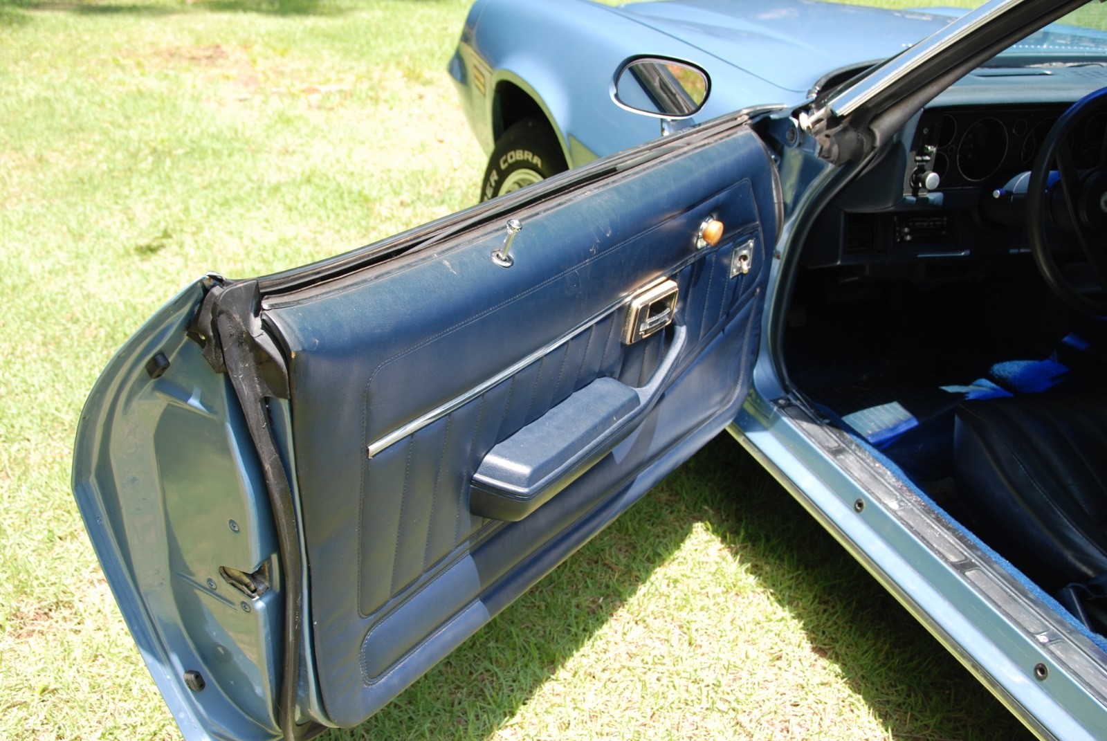 Chevrolet-Camaro-1981-Coupe-15