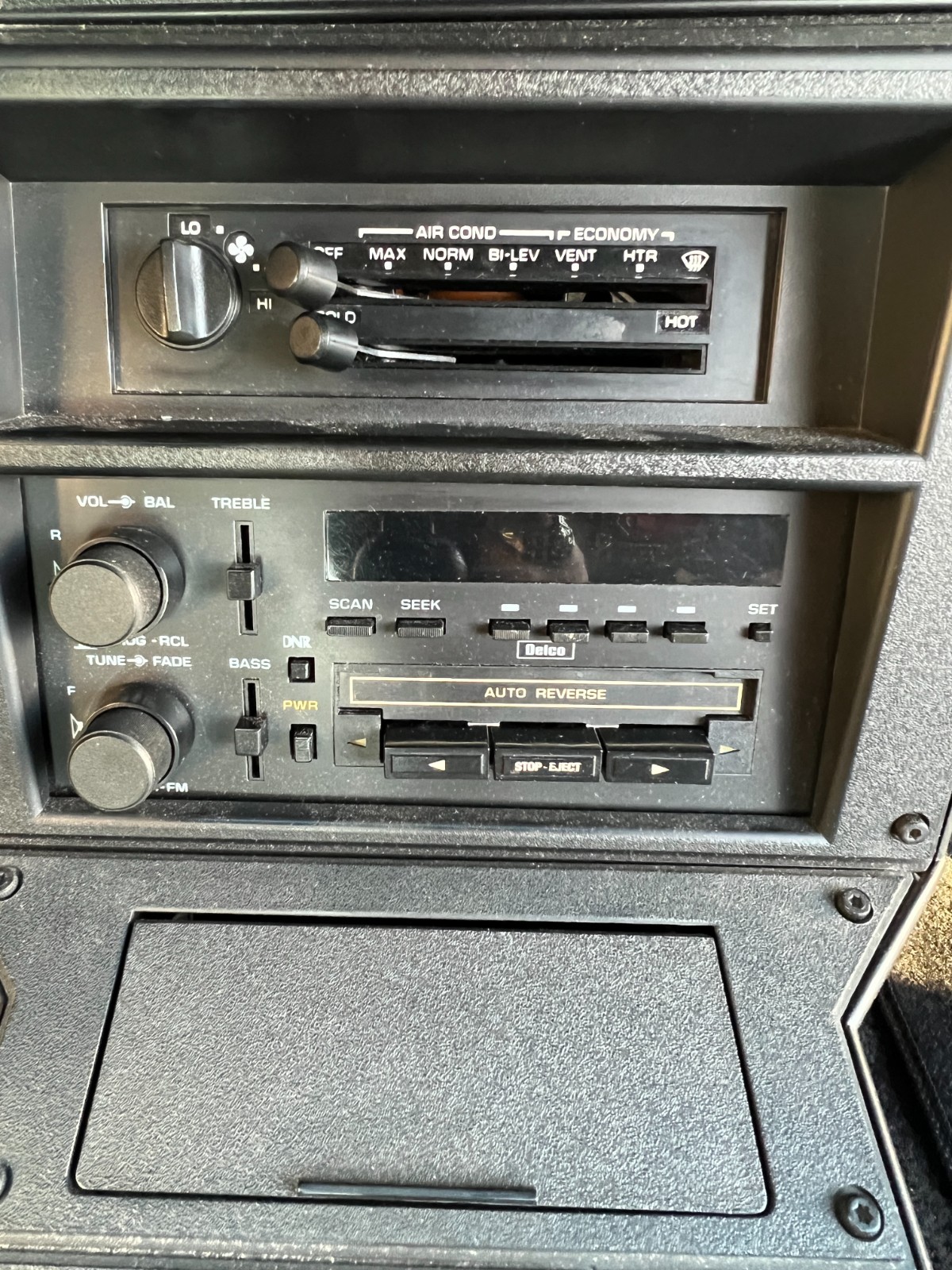 Chevrolet-Camaro-1987-Coupe-30