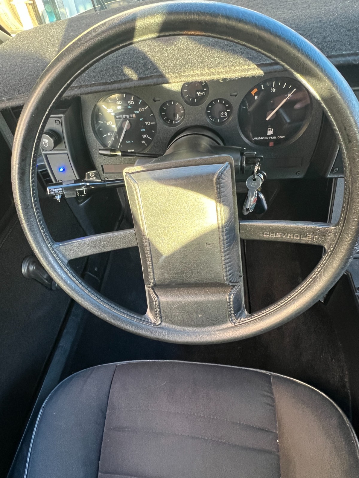 Chevrolet-Camaro-1987-Coupe-32