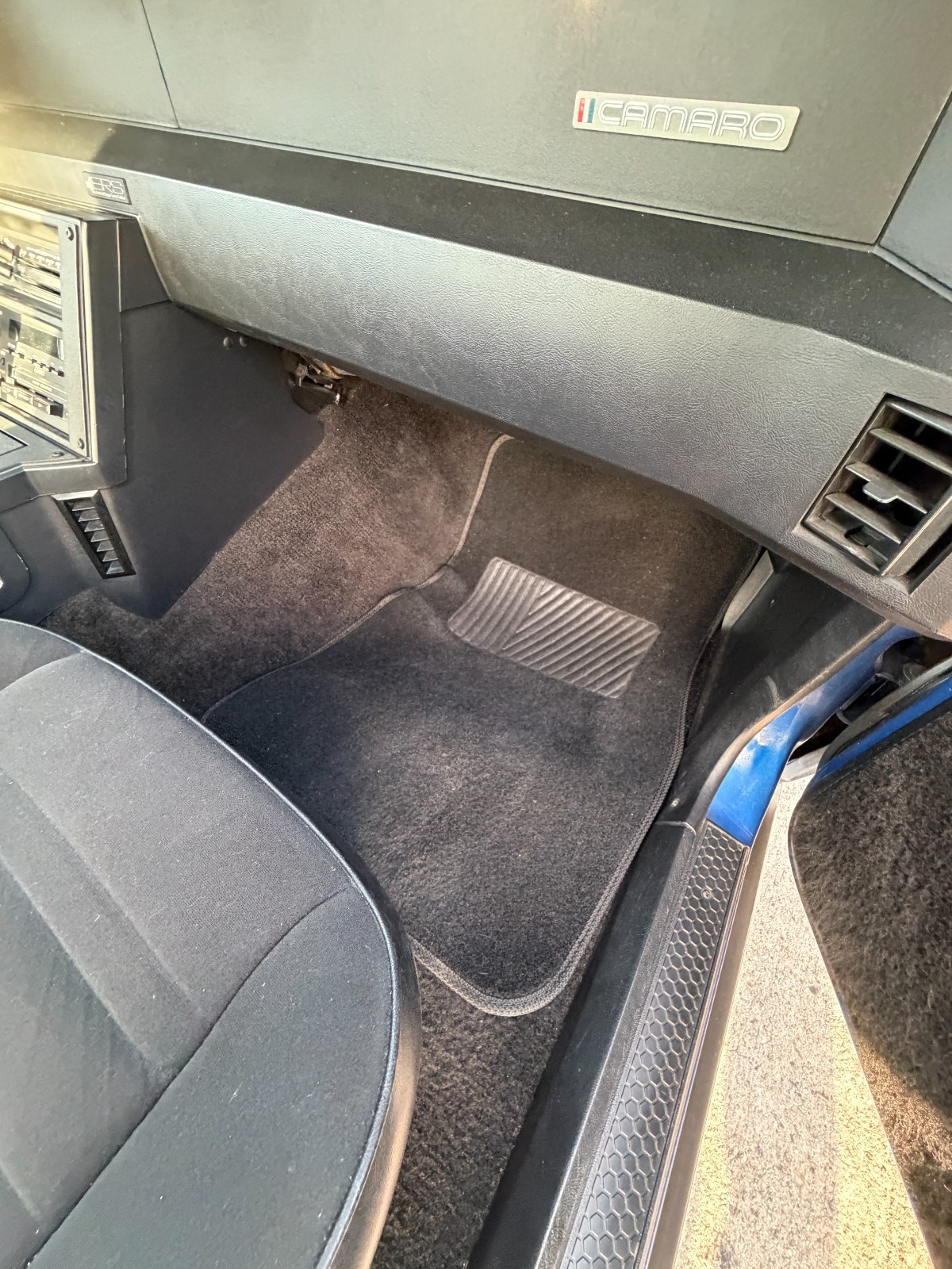 Chevrolet-Camaro-1987-Coupe-34