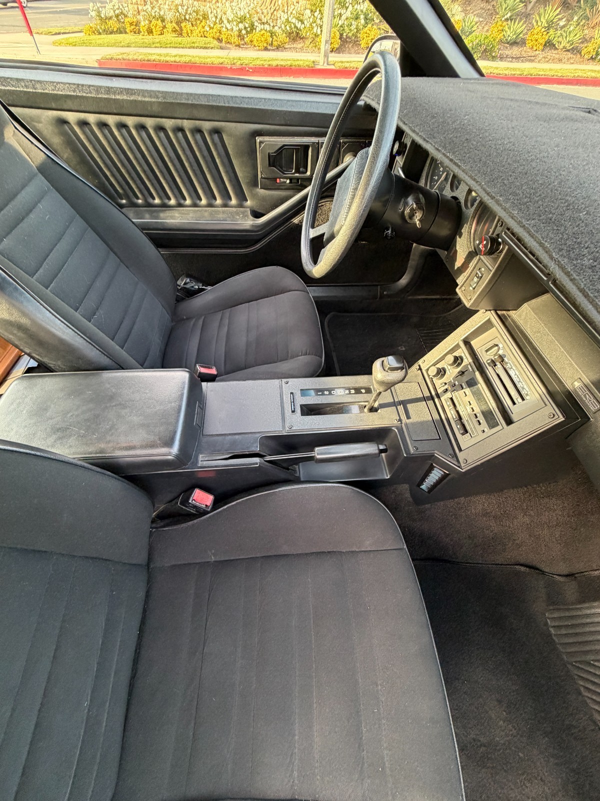 Chevrolet-Camaro-1987-Coupe-35